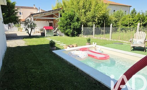 House in Lesparre-Medoc, Nouvelle-Aquitaine, France 1