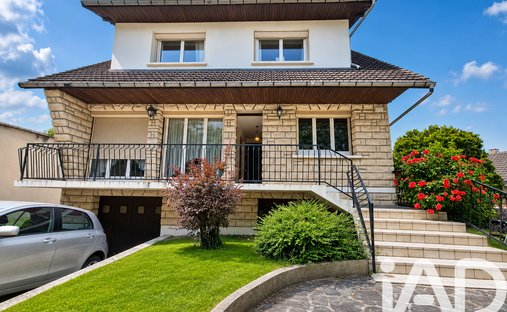 House in Thiellement, Le Raincy, France 1
