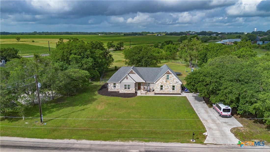 House in Seguin, Texas, United States 5 - 18164875