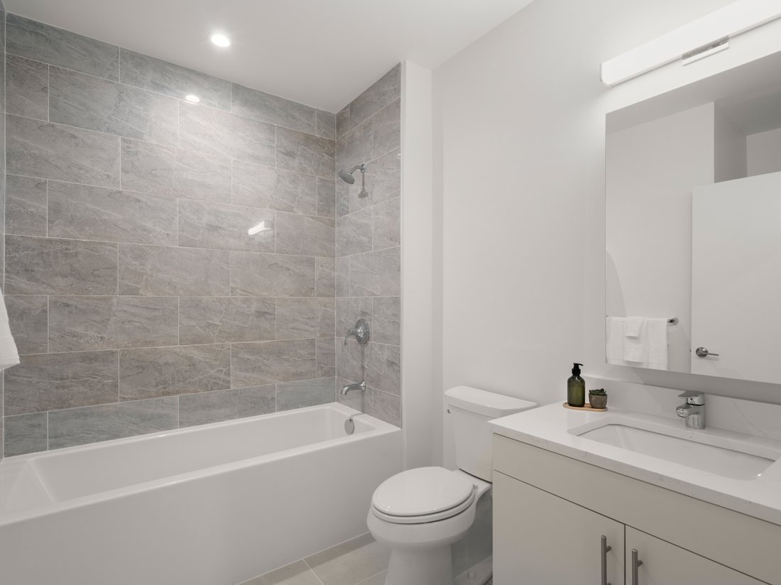 Condo in Newton, Massachusetts, United States 5 - 18171737