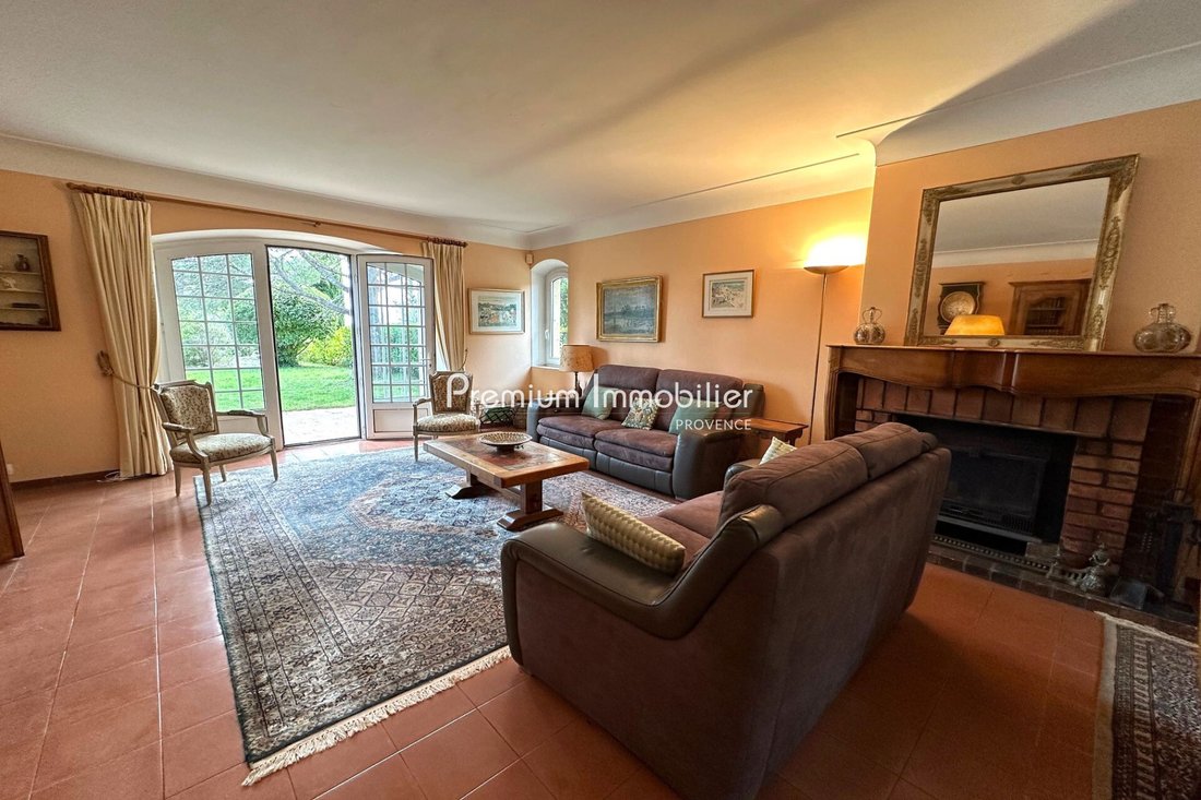 Villa in Mazenod-Bellevue-Saint Donat-Banon, Aix-en-Provence, France 4 - 18155686