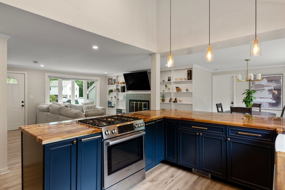 House in Framingham, Massachusetts, United States 3 - 18157204