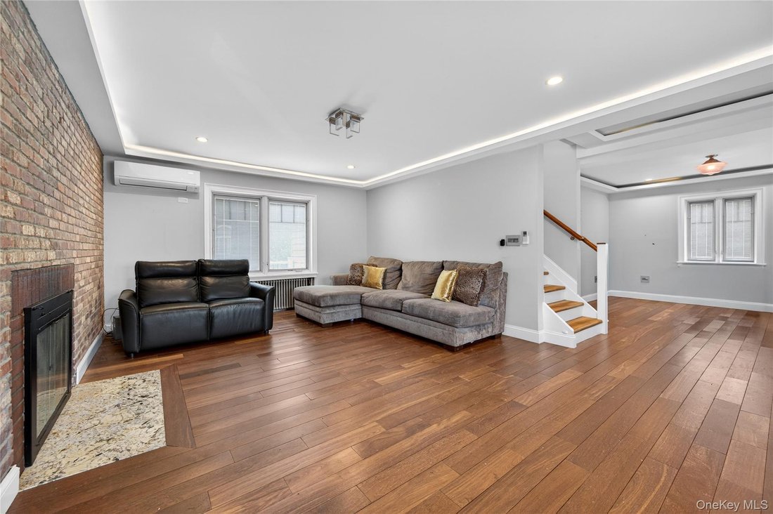 House in New Hyde Park, New York, United States 3 - 18155598