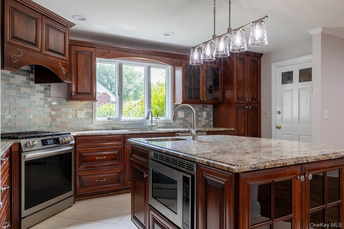 House in North New Hyde Park, New York, United States 3 - 18162322