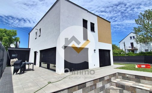 House in Est, Pfastatt, France 1