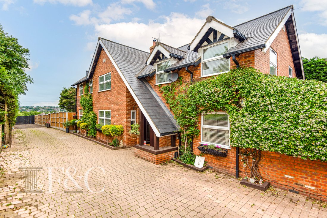 House in Goff's Oak, Waltham Cross, England 2 - 13319430