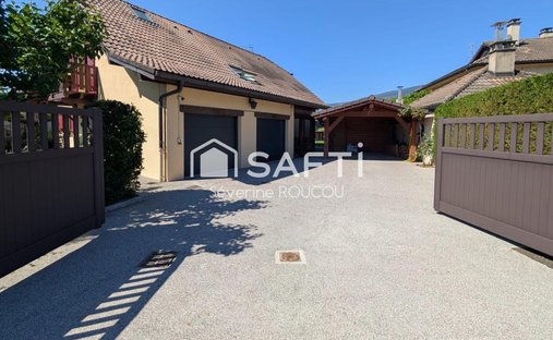 Casa a Saint-Jean-de-Gonville, Auvergne-Rodano-Alpi, Francia 1
