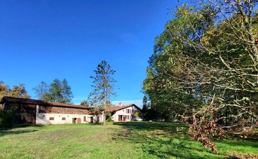 House in Saint-Symphorien, Nouvelle-Aquitaine, France 1