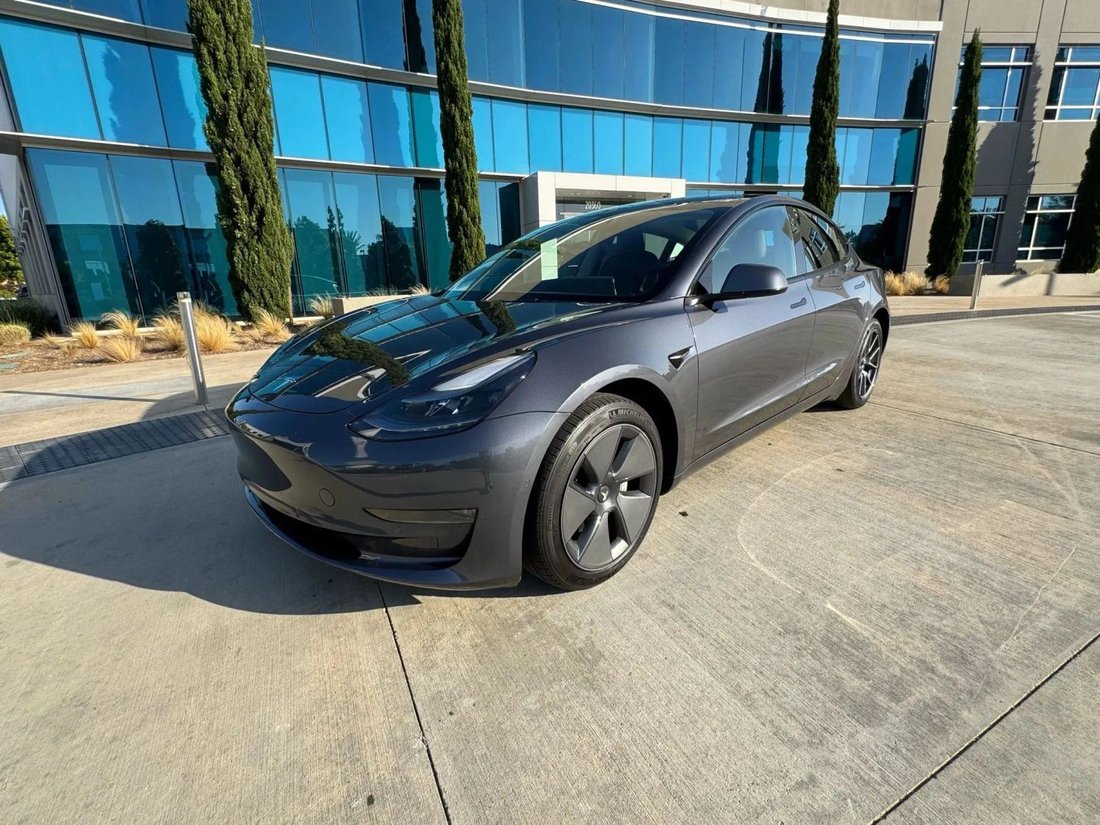 Sedan in Riverside, CA, United States 2 - 18163558