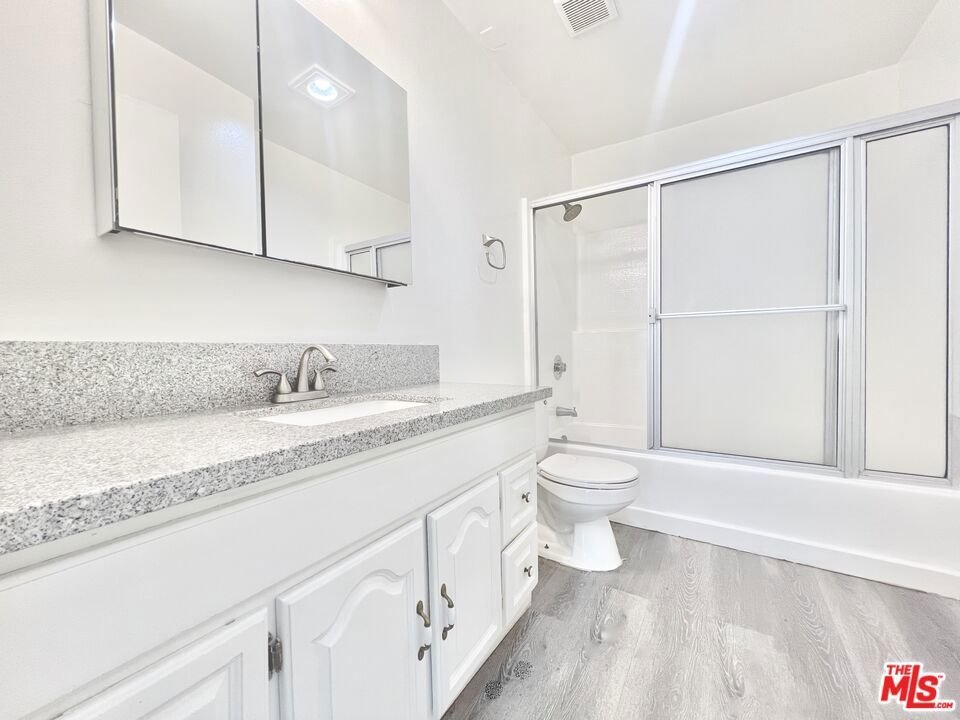 Los Angeles, California, United States 5 - 18159530