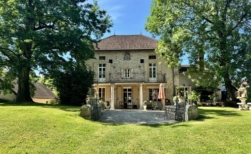 Estate in Lons-le-Saunier, Bourgogne – Franche-Comté, France 1