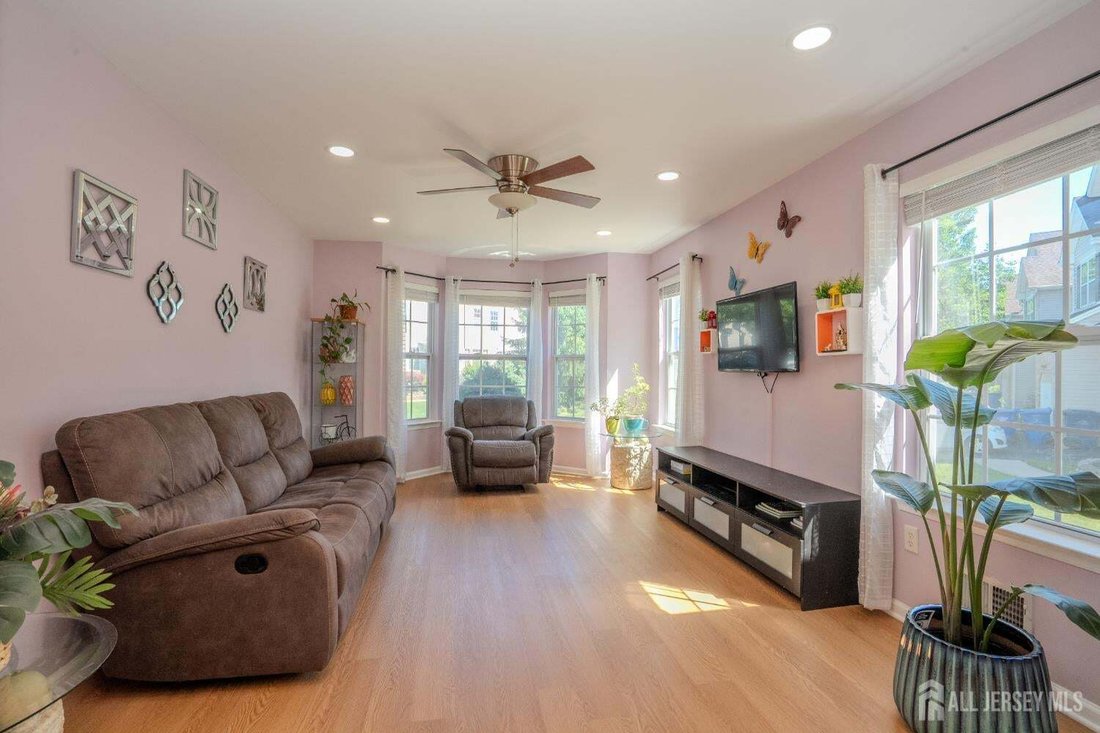 Condo in North Brunswick Township, New Jersey, United States 3 - 18171440