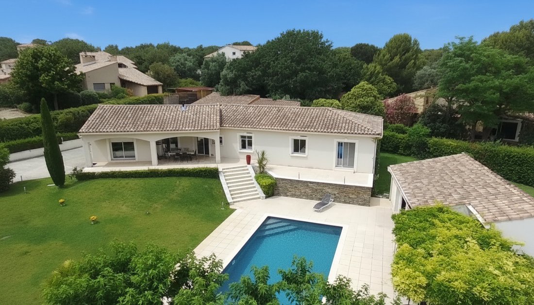 Villa in Nevons-route d'Apt, L'Isle-sur-la-Sorgue, France 1 - 17962883