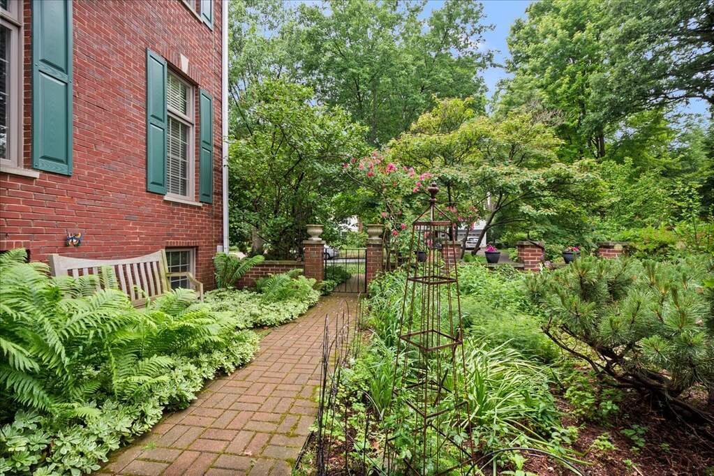 House in Skokie, Illinois, United States 3 - 18162073