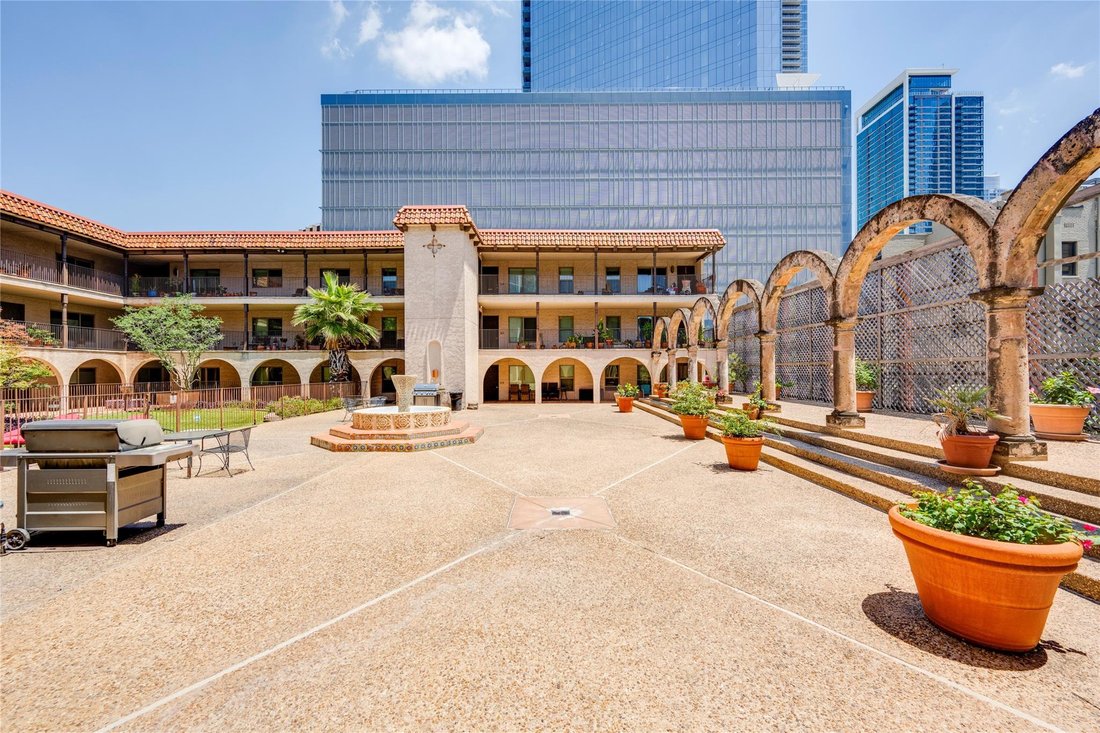 Condo in Austin, Texas, United States 2 - 18158489