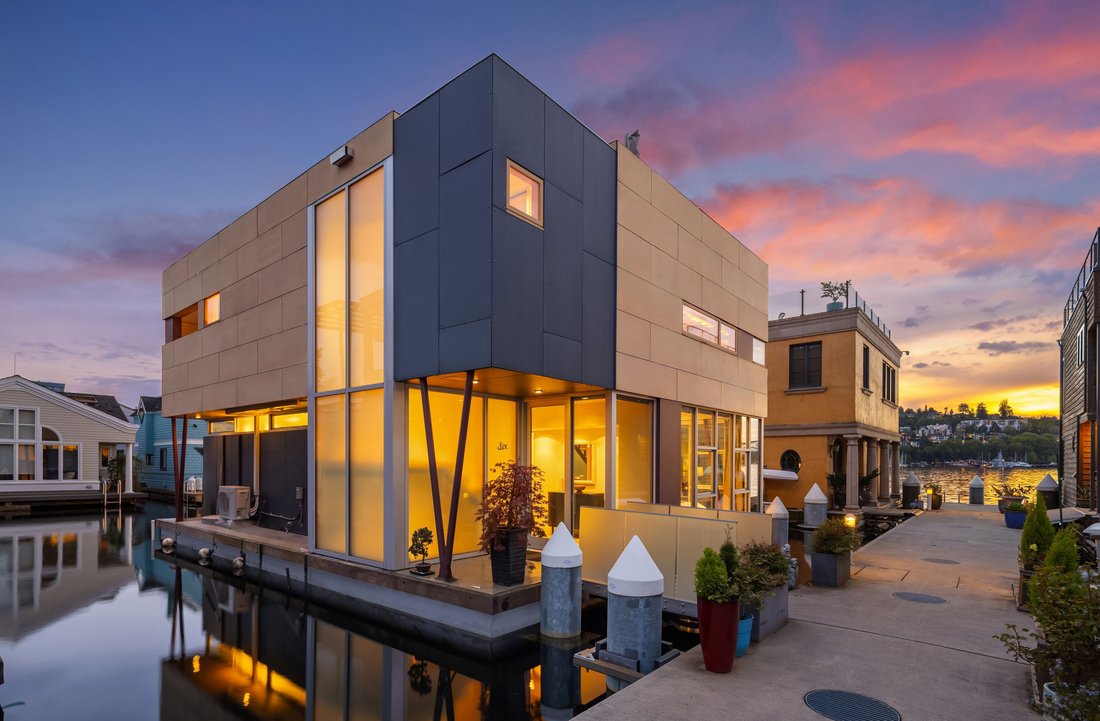 House in Seattle, Washington, United States 1 - 18156247