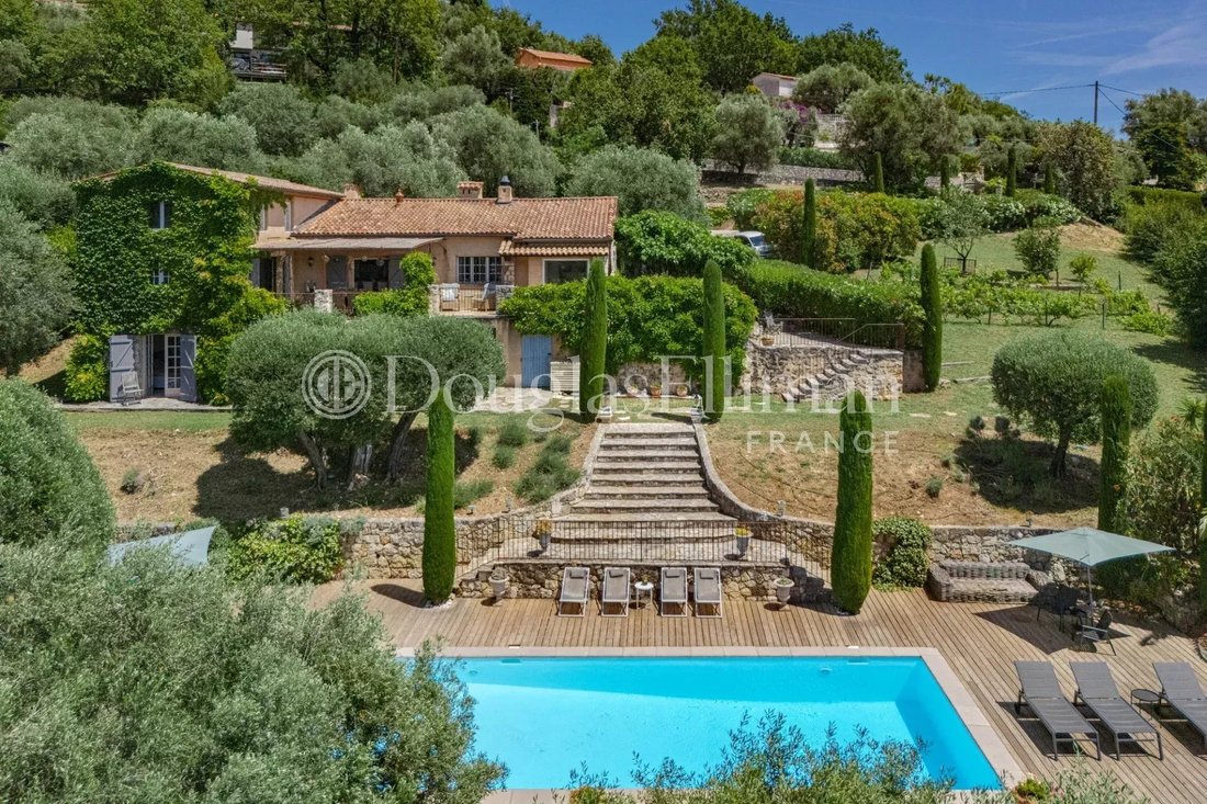 Villa in Châteauneuf-Grasse, Provence-Alpes-Côte d'Azur, France 1 - 16255286