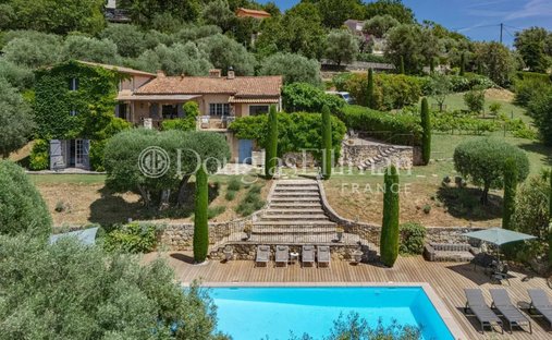 Villa in Châteauneuf-Grasse, Provence-Alpes-Côte d'Azur, France 1