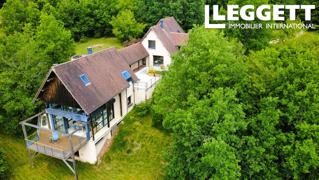 Villa in Rouffignac-Saint-Cernin-de-Reilhac, Nouvelle-Aquitaine, France 2 - 18165667