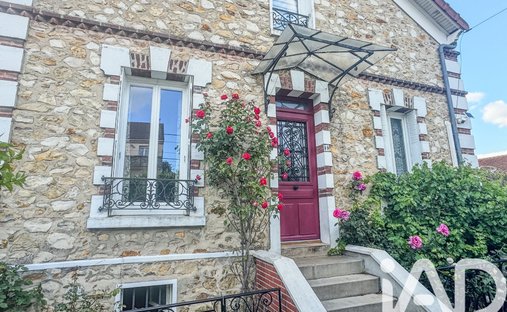House in Bourg de Saint Thibault, Saint-Thibault-des-Vignes, France 1