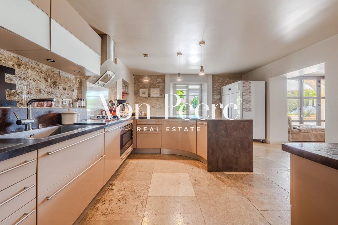 Country House in Barbentane, Provence-Alpes-Côte d'Azur, France 5 - 18165574