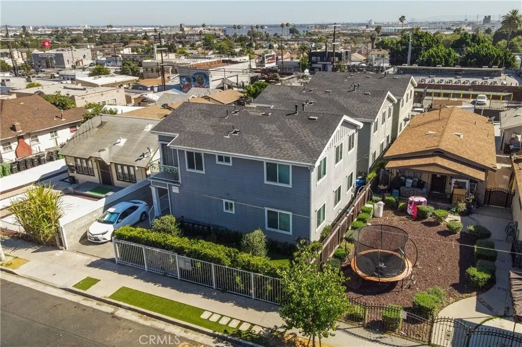 Los Angeles, California, United States 3 - 18158730