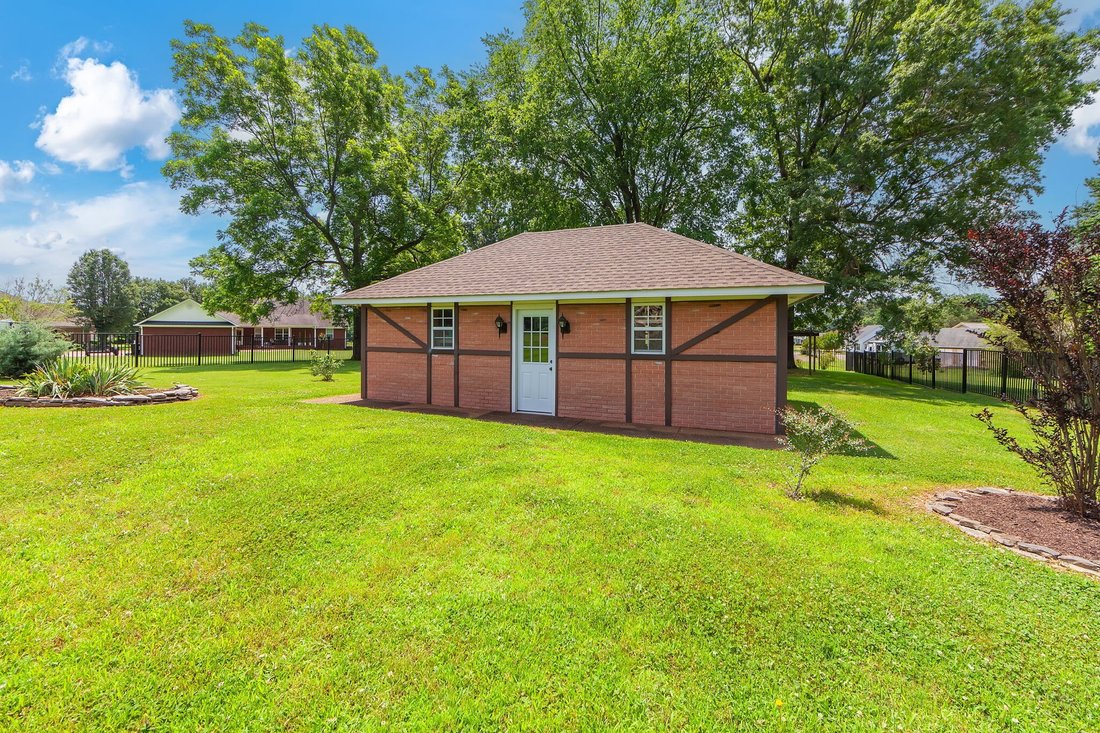 House in Humboldt, Tennessee, United States 3 - 18159895