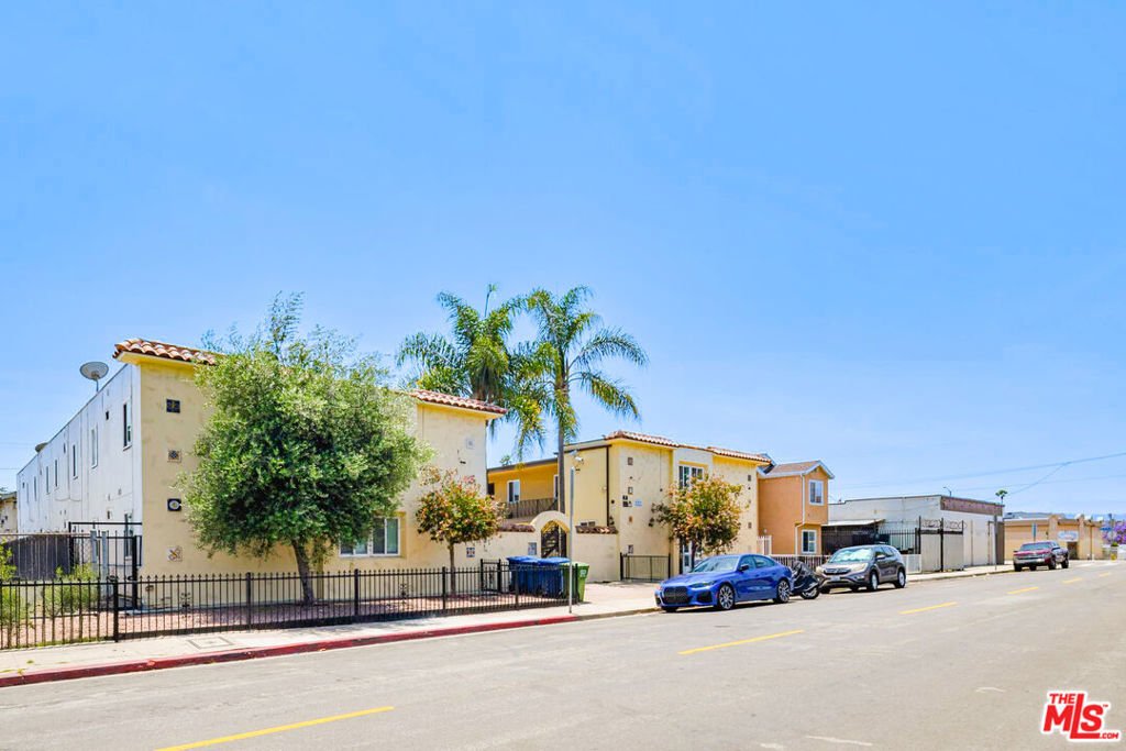 Los Angeles, California, United States 3 - 18162907