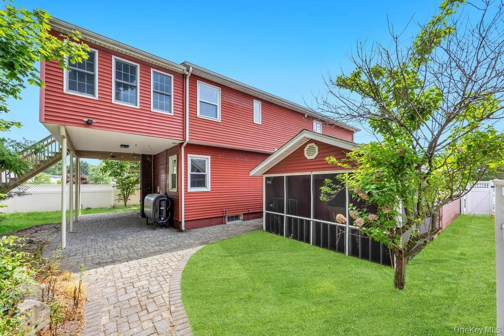 House in Seaford, New York, United States 3 - 18159025