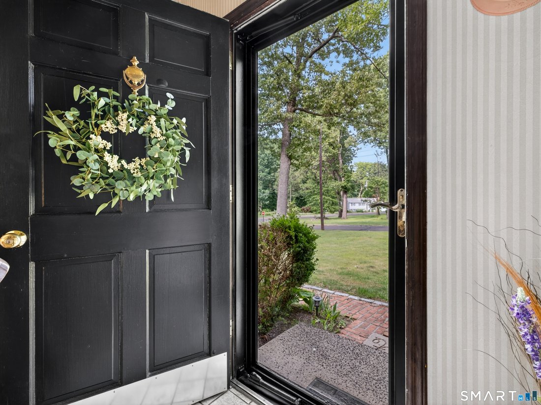 House in Shelton, Connecticut, United States 2 - 18162775