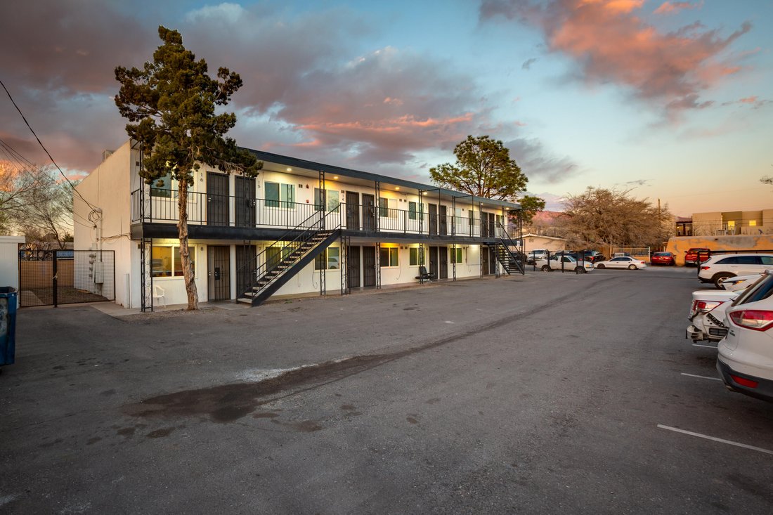 Albuquerque, New Mexico, United States 2 - 18166733