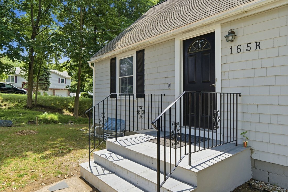 House in Stoneham, Massachusetts, United States 2 - 18154022