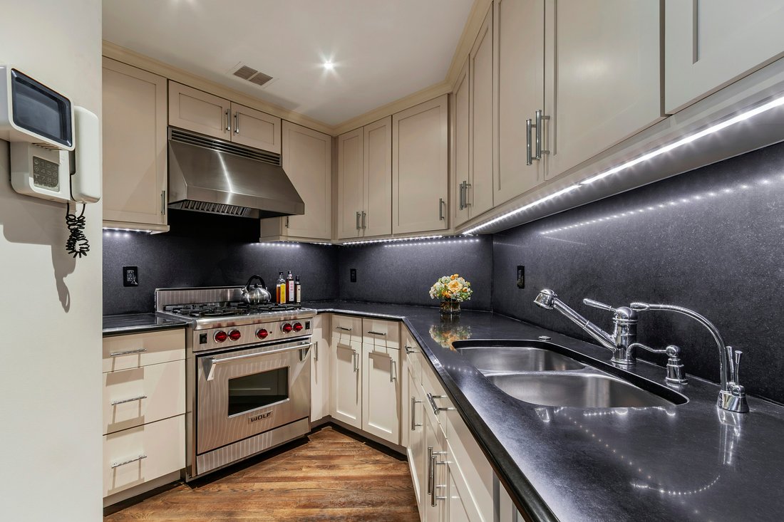 Condo in New York, New York, United States 5 - 18165406