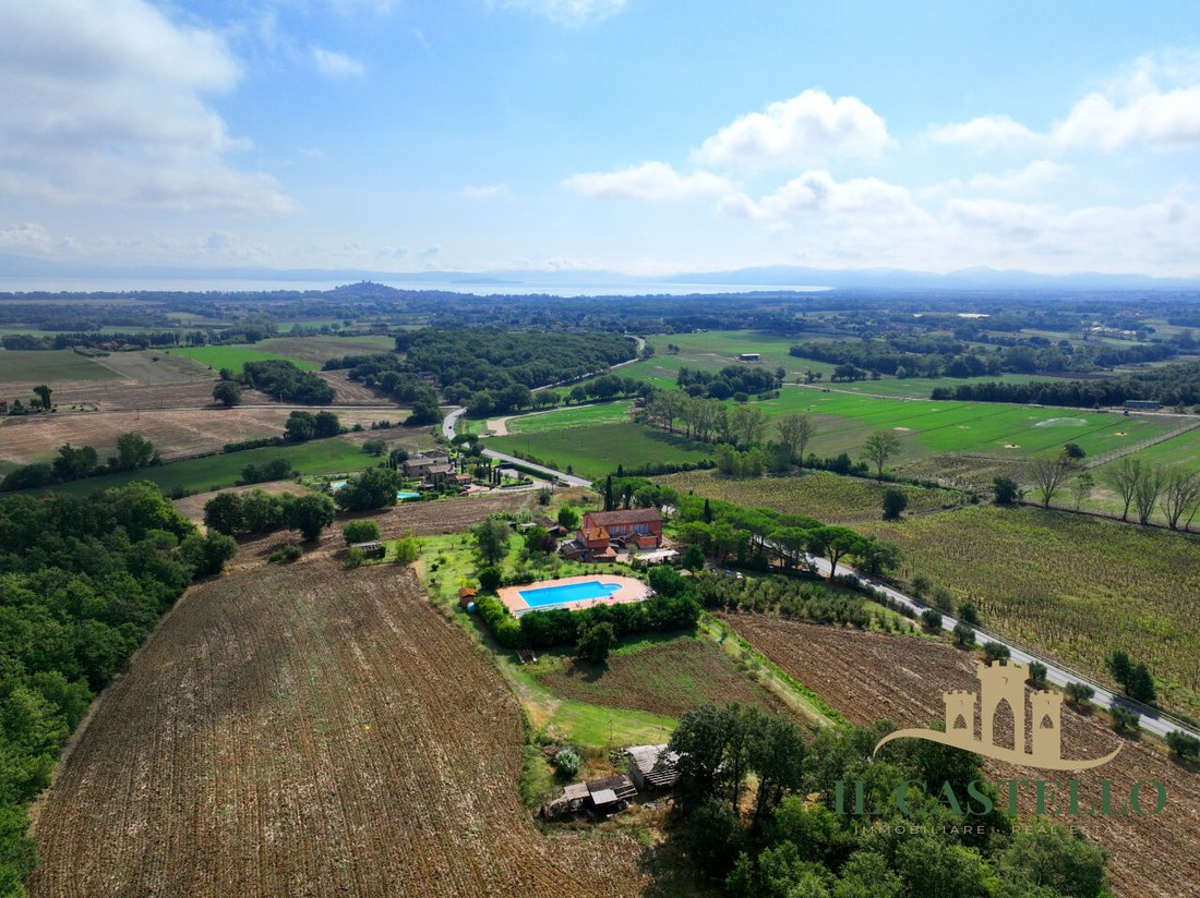 Farm Ranch in Castiglione del Lago, Umbria, Italy 5 - 15144594