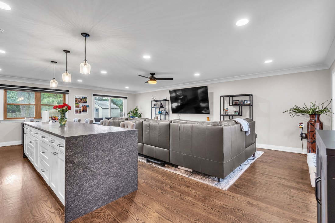 House in Mount Prospect, Illinois, United States 3 - 18154559