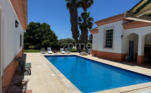 House in Moita, Setubal, Portugal 1