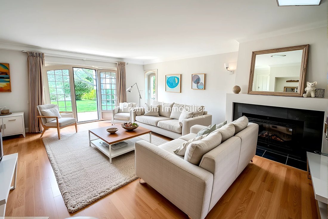 Villa in Mazenod-Bellevue-Saint Donat-Banon, Aix-en-Provence, France 3 - 18155686