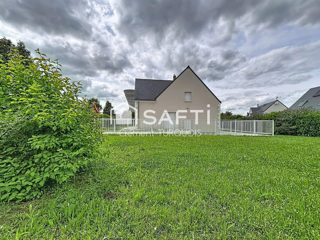 House in Saint-Cyr-sur-Loire, Centre-Val de Loire, France 1 - 16910763