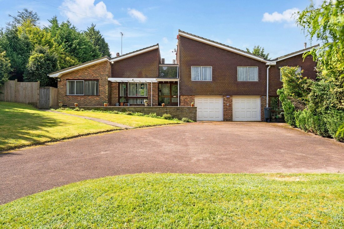Haus in Kingswood, Reigate and Banstead, England 1 - 18160085