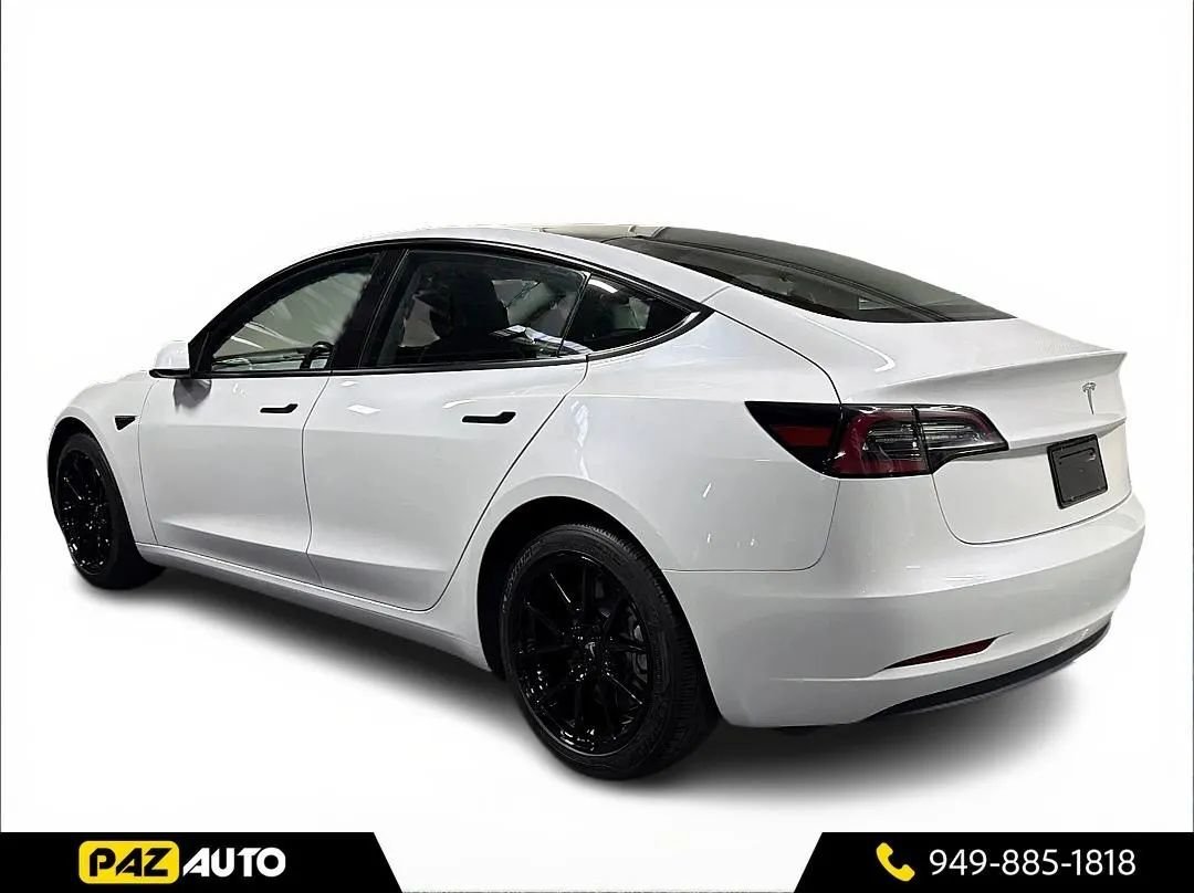Sedan in Laguna Hills, CA, United States 3 - 17658240