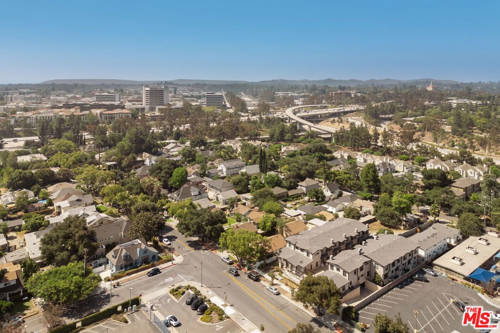 Altadena, California, United States 4 - 18159568