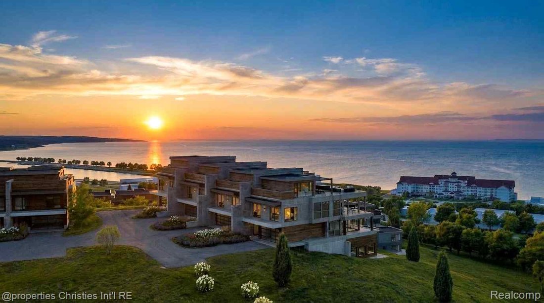 Condo in Petoskey, Michigan, United States 3 - 18156986