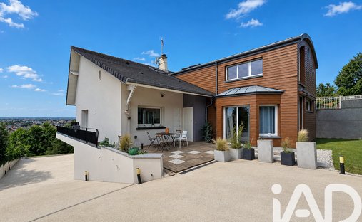 House in Chennevieres-sur-Marne, Ile-de-France, France 1