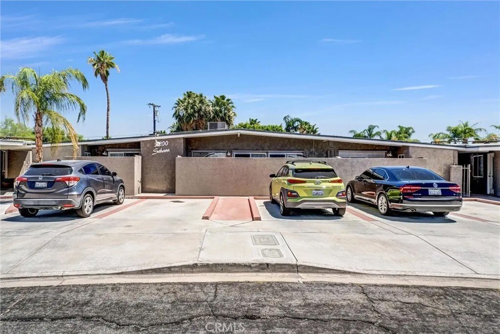 Palm Springs, California, United States 5 - 18167303