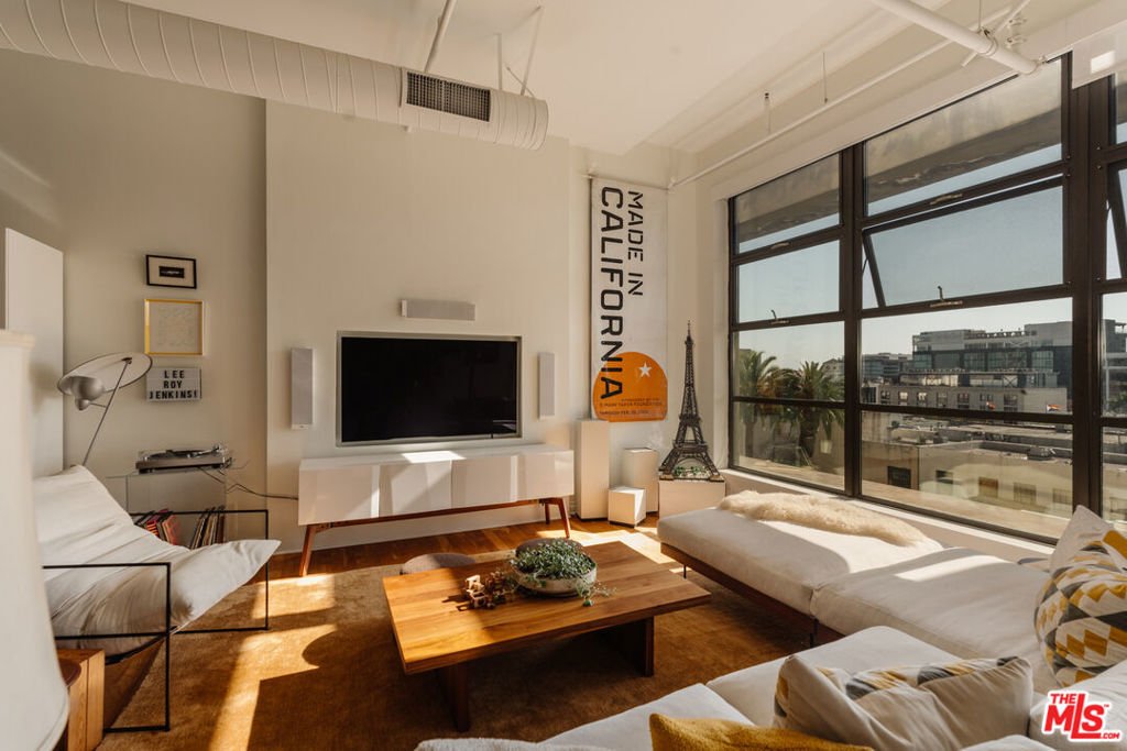 Condo in Los Angeles, California, United States 3 - 18159690