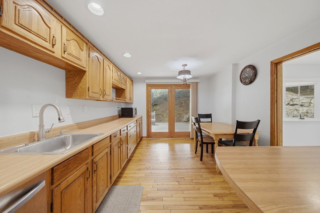 House in Stoneham, Massachusetts, United States 5 - 18154022