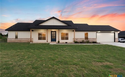 House in Lorena, Texas, United States 1