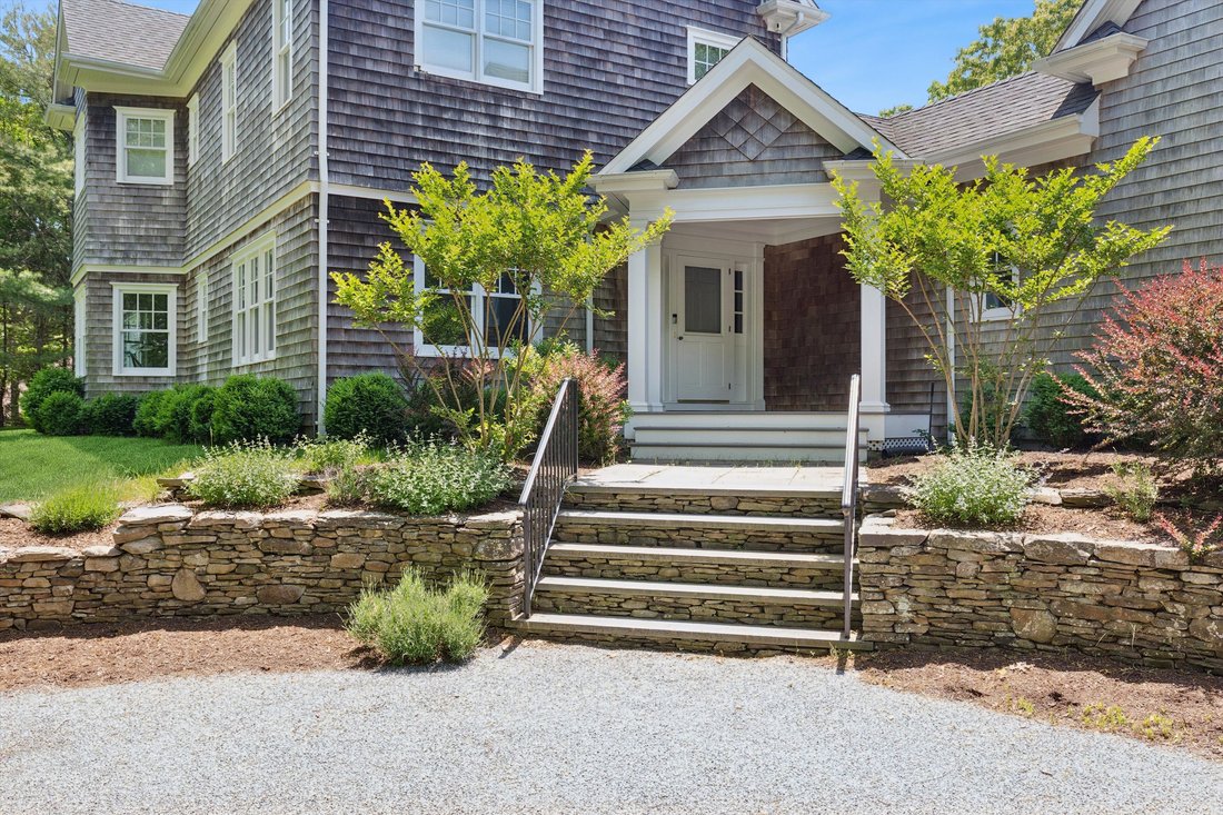 Amagansett, New York, United States 2 - 18156101