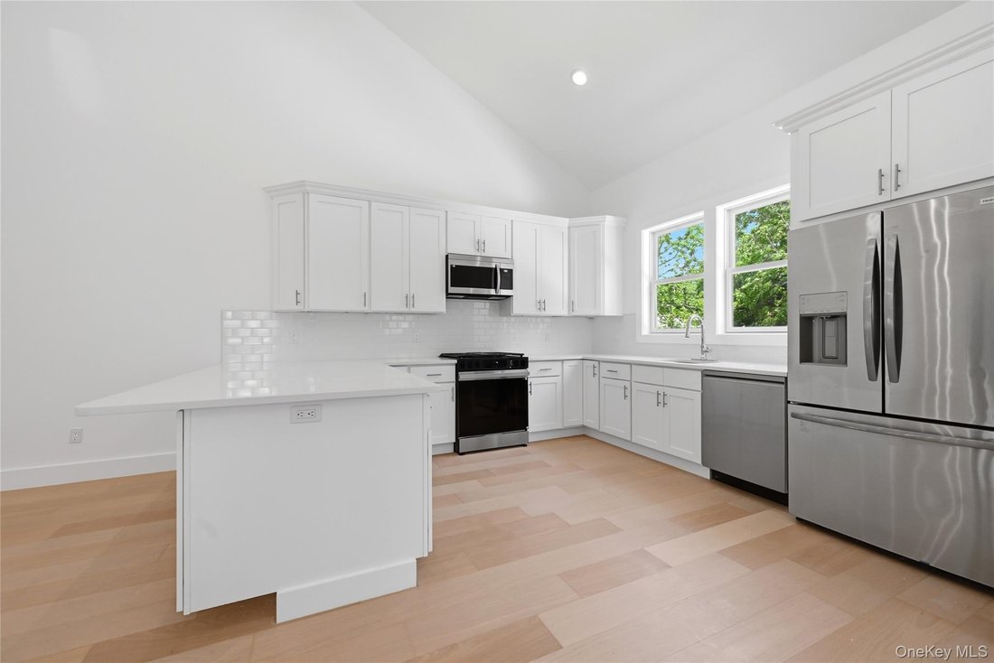 Condo in Westhampton, New York, United States 5 - 18164852
