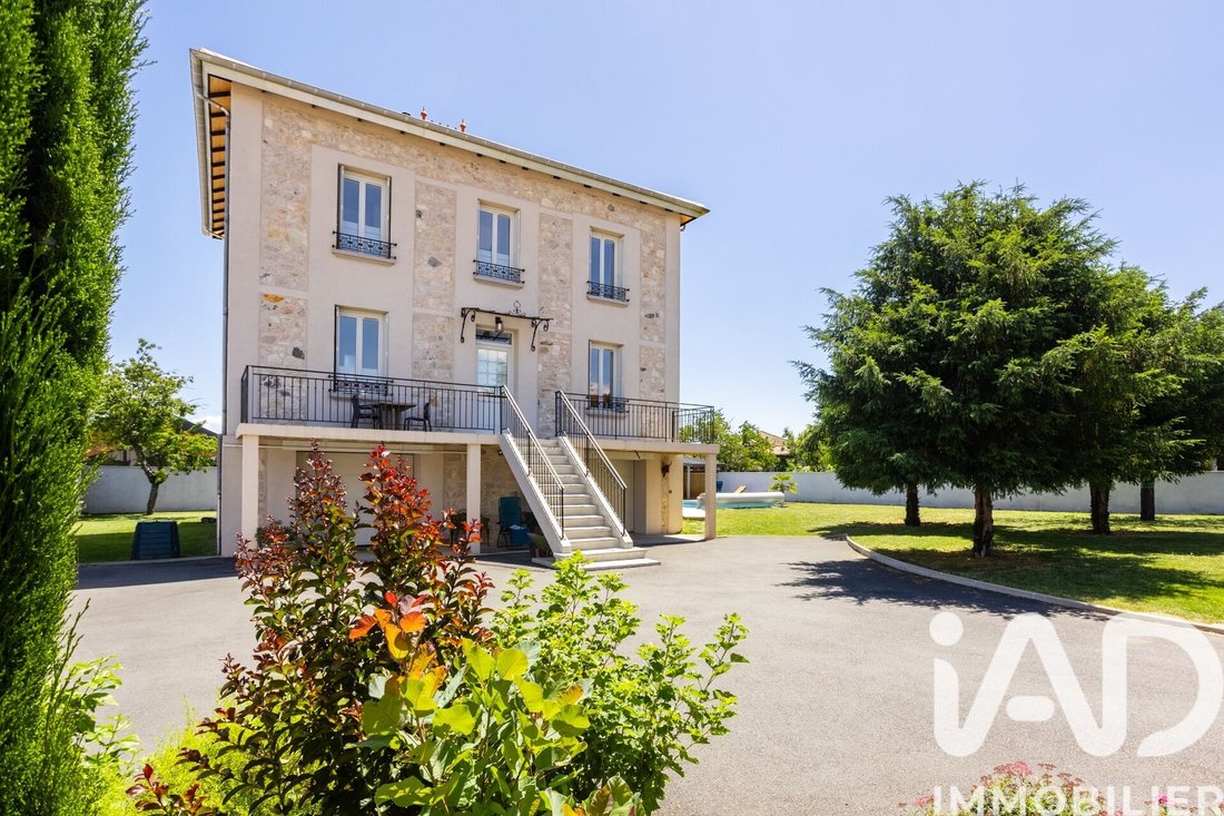 House in Saint-Marcellin-en-Forez, Auvergne-Rhône-Alpes, France 2 - 18169304